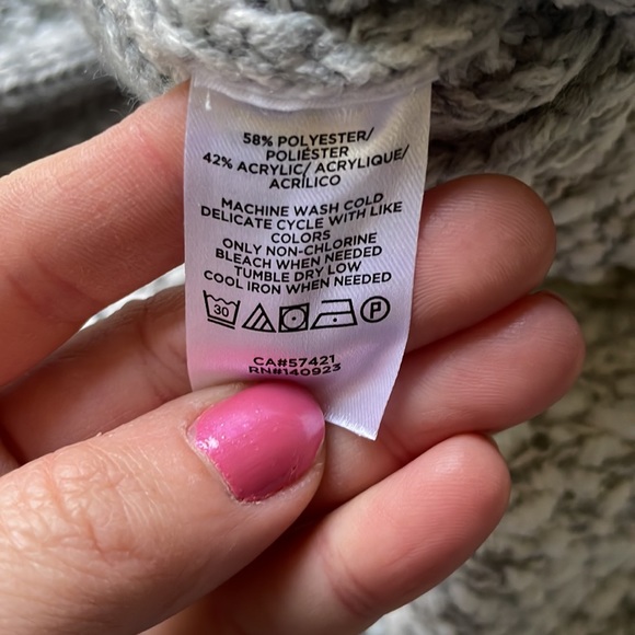 Grey and White Sweater - Picture 4 of 5